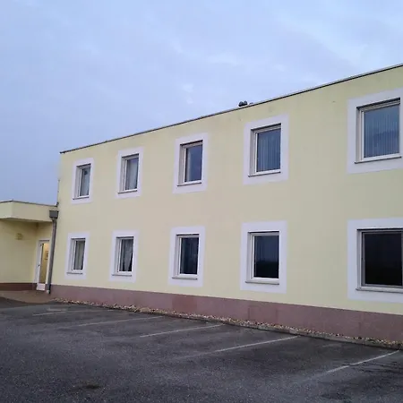 Affittacamere Tennisweber Schwechat