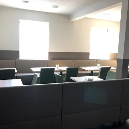بيت ضيافة Tennisweber 3*